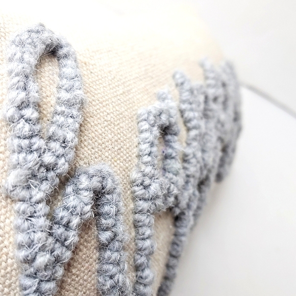 Happy embroidered throw pillow. Off white/blue - Picture 4 of 8